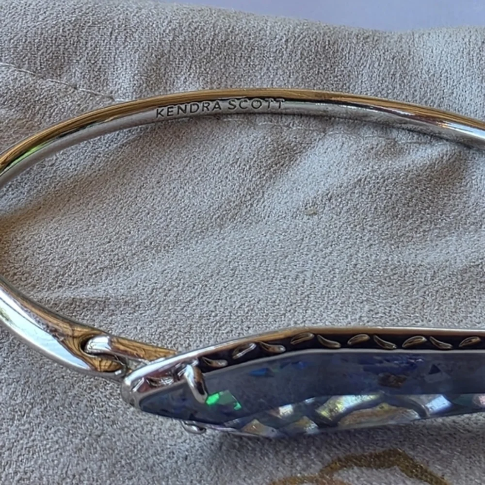 Kendra Scott Alice?‎ Hinged Silver Rhodium Iridescent Bracelet